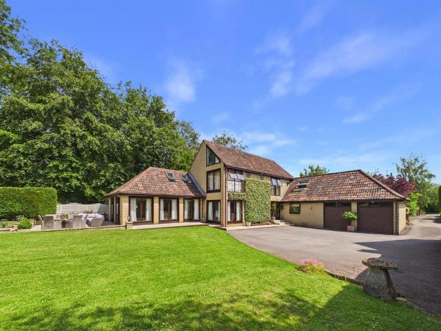 House for sale in Kington Langley
