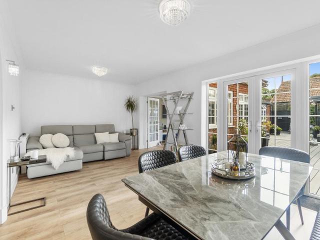 House for sale in Upper Halliford, Spelthorne