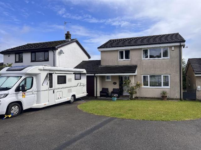 House for sale in Middleton, Bare