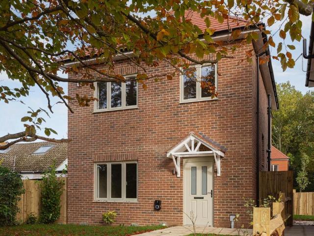 House for sale in Burstow, Hillview