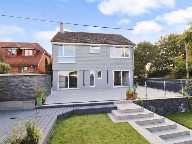 House for sale in Hedge End, Helford