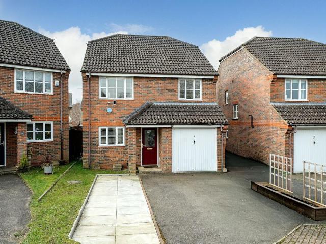 House for sale in Caddington, Bedfordshire