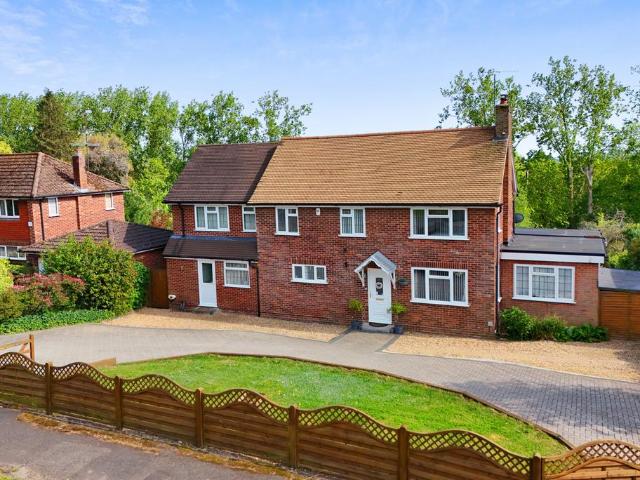 House for sale in Calcot, West Berkshire