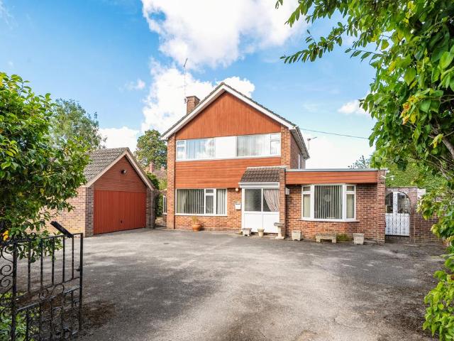 House for sale in Rowbarton, Rumwell