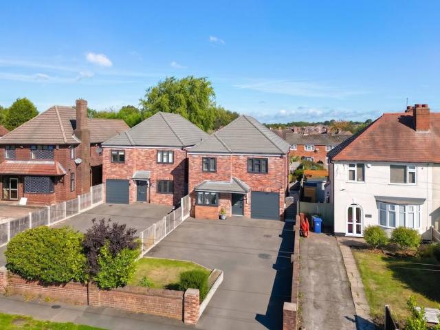 House for sale in Heath Hayes and Wimblebury, Chadsmoor