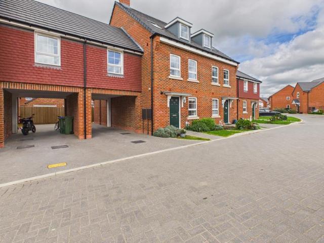 House for sale in Kingsbrook, Buckinghamshire