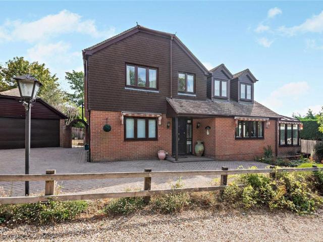 House for sale in Ashmore Green, Cold Ash
