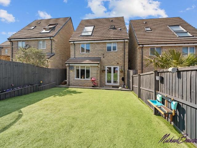 House for sale in Laisterdyke, West Yorkshire