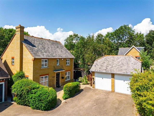 House for sale in Stone, Monks Orchard