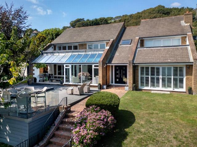 House for sale in Sandgate, Seabrook House for sale in Sandgate, Seabrook
