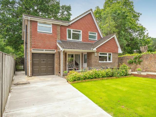 House for sale in Dedworth, Windsor