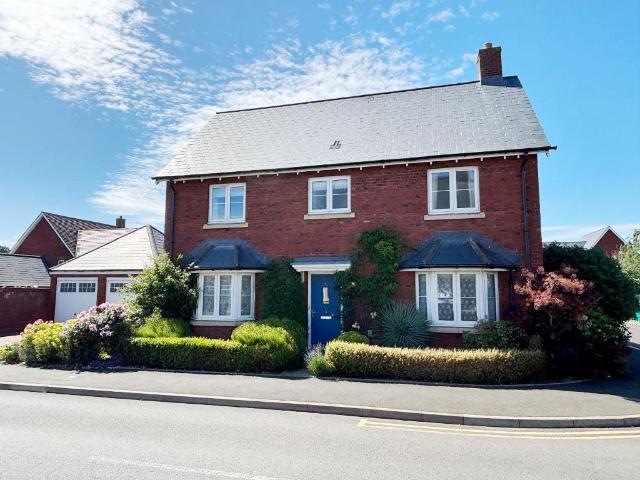 House for sale in Crookhill, Worcestershire