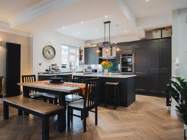 House for sale in Tower Hill, Pachesham Park