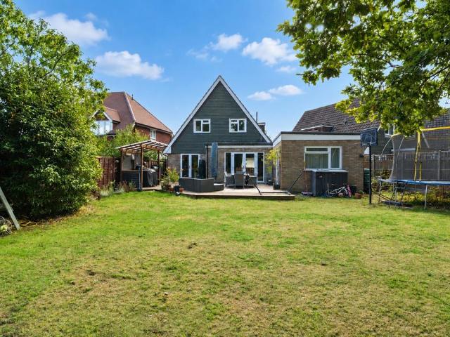 House for sale in North Bourne, Surrey Heath