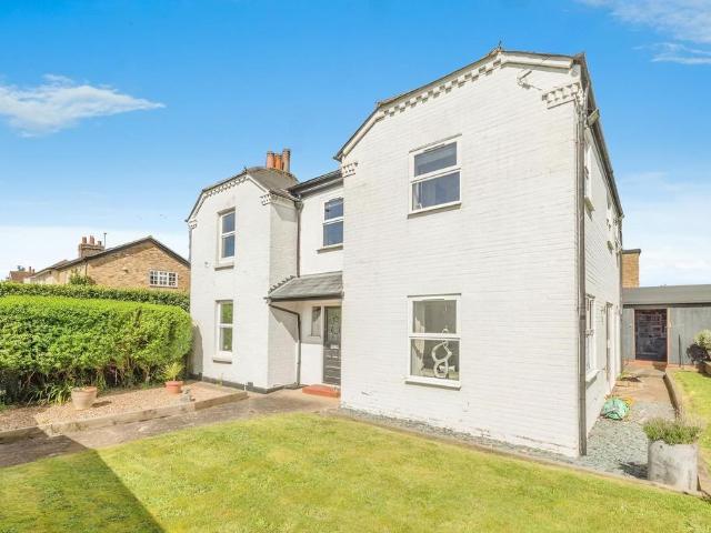 House for sale in Iver