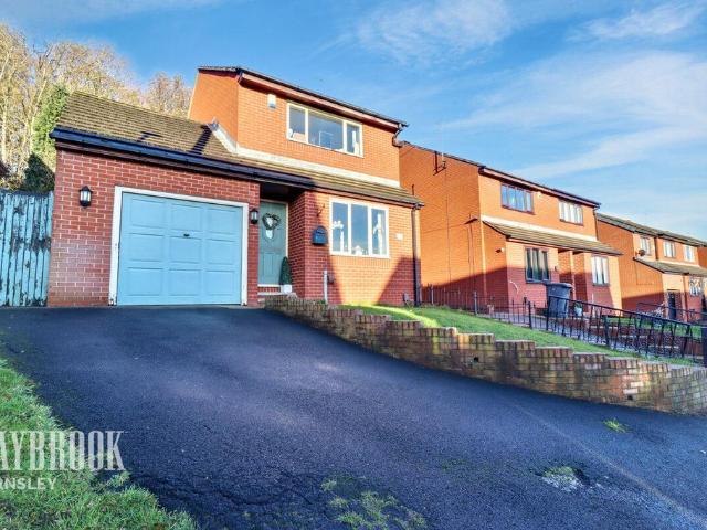 House for sale in Mapplewell, South Yorkshire