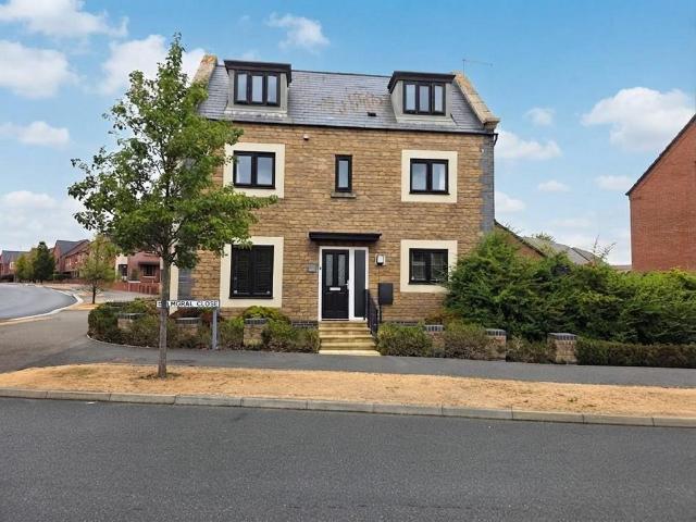 House for sale in Upton