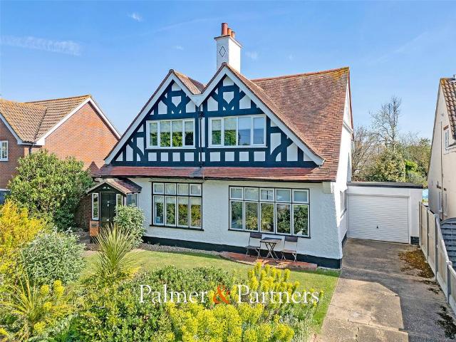 House for sale in Frinton and Walton, Dale Hill