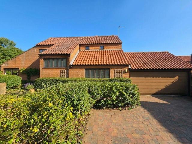 House for sale in Neath Hill, Milton Keynes