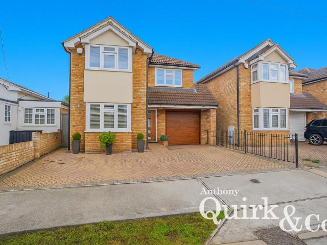 House for sale in Winter Gardens, Essex