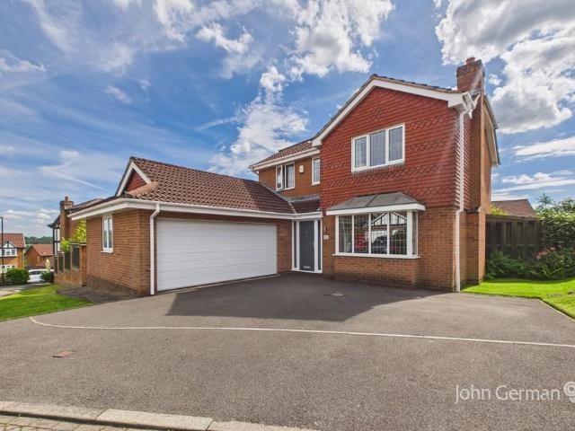 House for sale in Froggatt, East Midlands