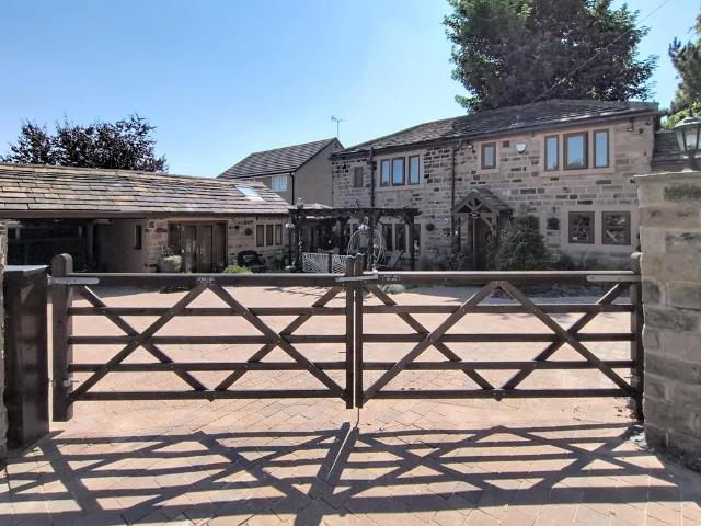 House for sale in Gomersal, West Yorkshire