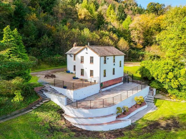 House for sale in Gwaelod-y-garth, Wales