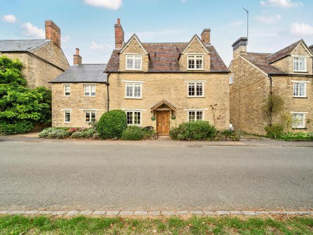 House for sale in Evenley, West Northamptonshire