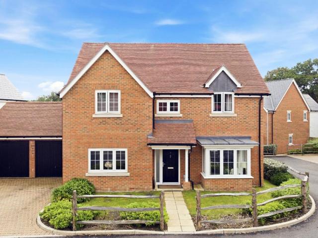 House for sale in Hawkenbury, Sandown Park