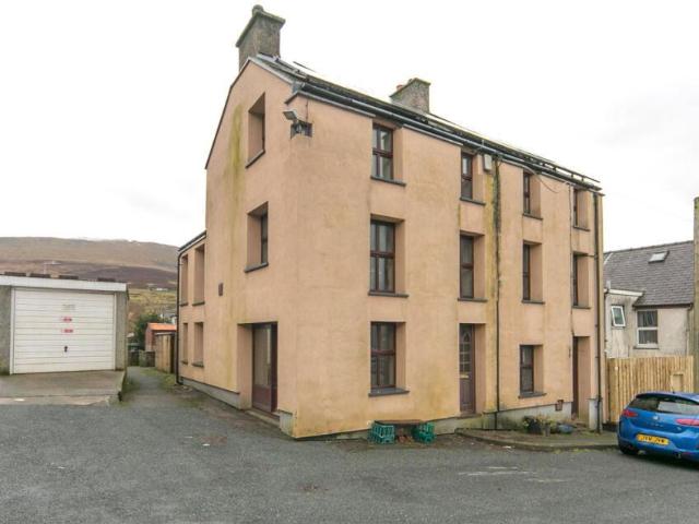 House for sale in Deiniolen, Wales
