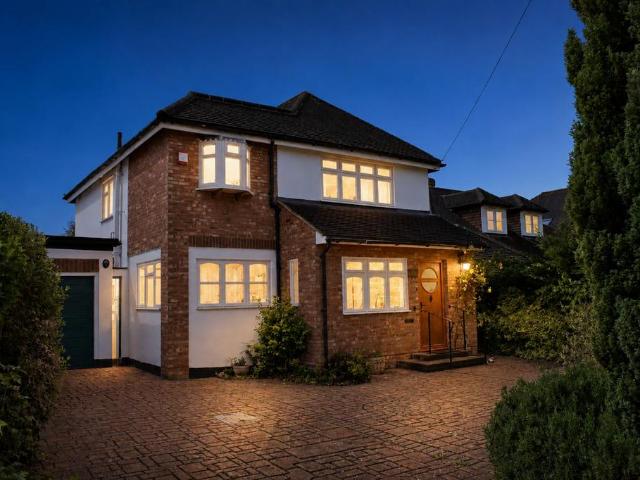 House for sale in Pachesham Park, Surrey
