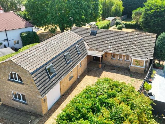 House for sale in Earls Barton