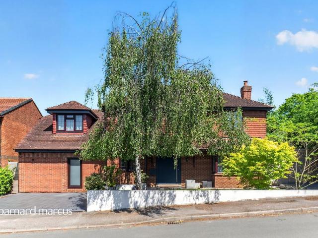 House for sale in Stoneleigh, Ewell