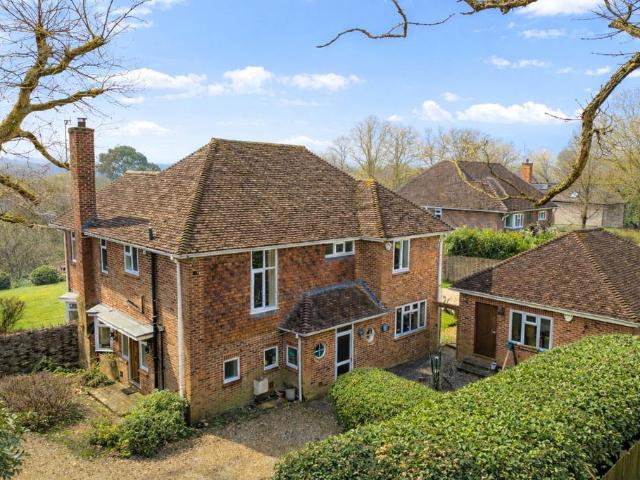 House for sale in Wrecclesham, Fole