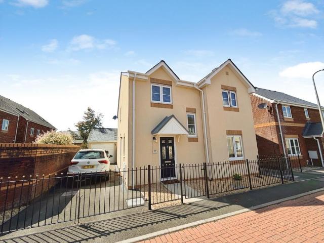 House for sale in Pontarddulais, Wales