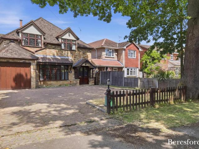 House for sale in Navestock Side, Essex
