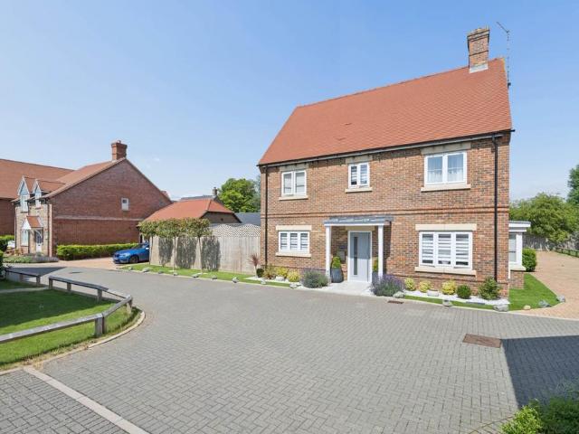 House for sale in Aston Clinton, Buckinghamshire