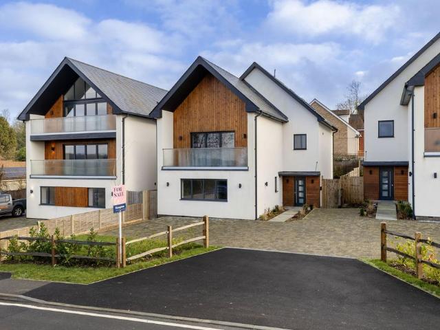 House for sale in Tattenham Corner, Red Hill