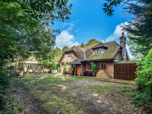 House for sale in London Borough of Croydon, Selsdon