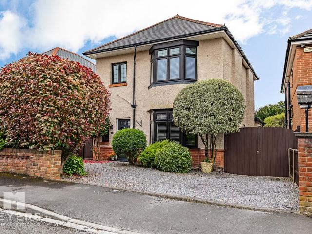 House for sale in Queens Park, Bournemouth