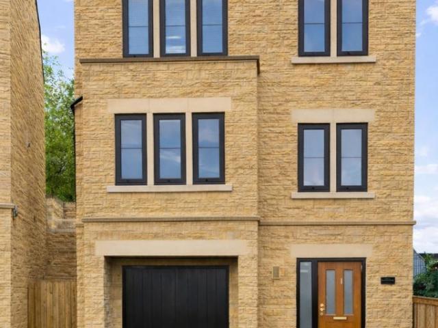 House for sale in Charlesworth, East Midlands