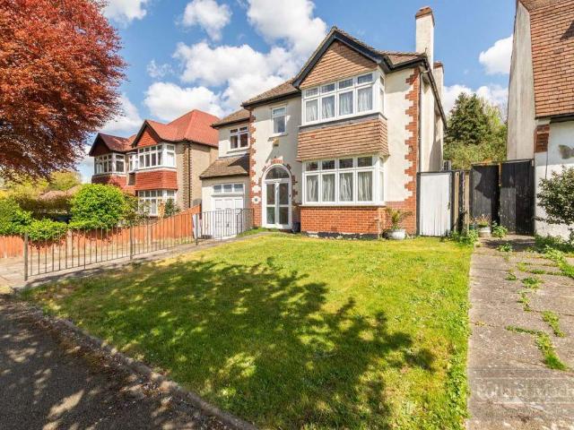 House for sale in London Borough of Croydon, Sanderstead