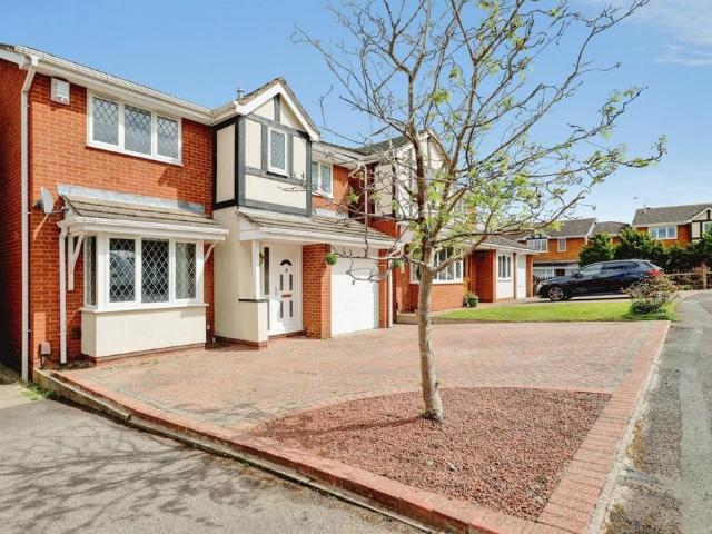 House for sale in Clifford Park, West Midlands