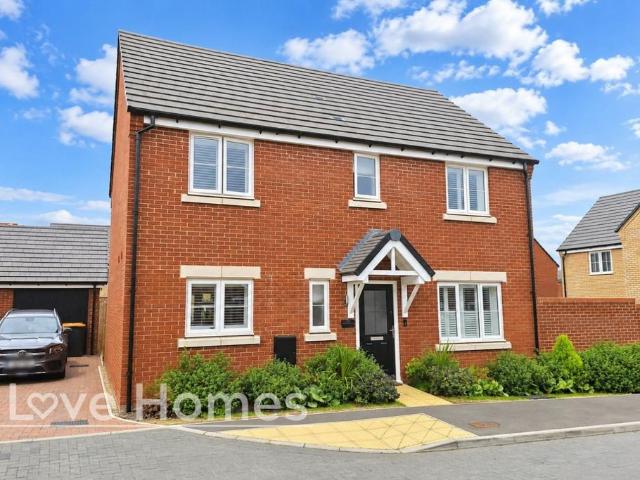 House for sale in Houghton Regis, Bedfordshire