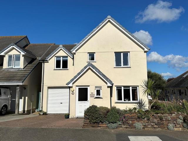 House for sale in Mullion, Cornwall