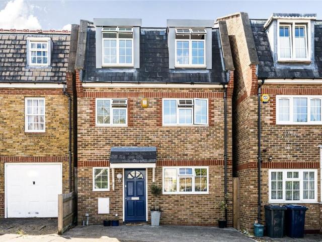 House for sale in London Borough of Ealing, Perivale