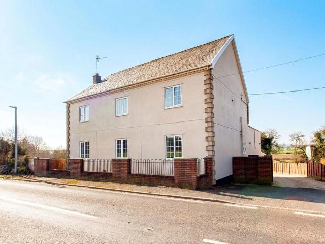 House for sale in Elmton, East Midlands