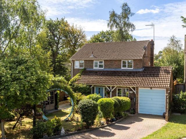 House for sale in Alderbrook, Cross In Hand
