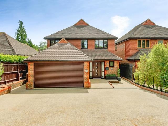 House for sale in Perryfields, West Sussex