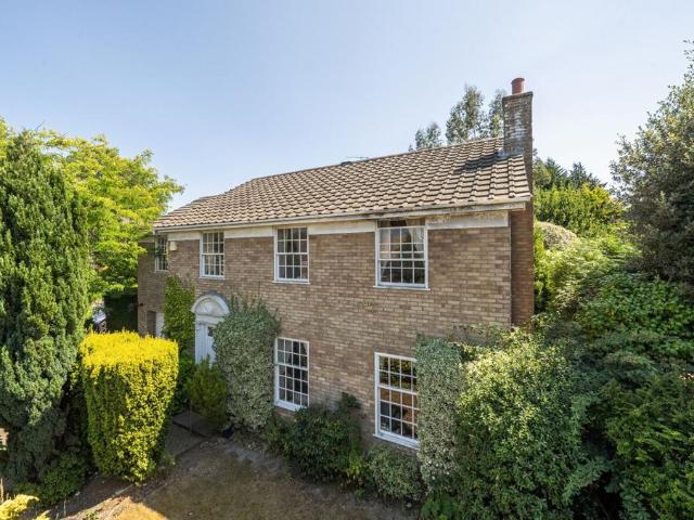 House for sale in Broadwater Down, Sandown Park